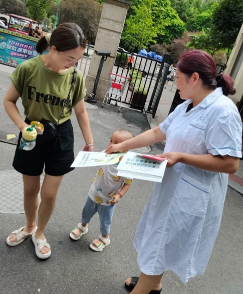 川大华西眉山医院开展“世界肝炎日”健康宣教义诊活动(图5)