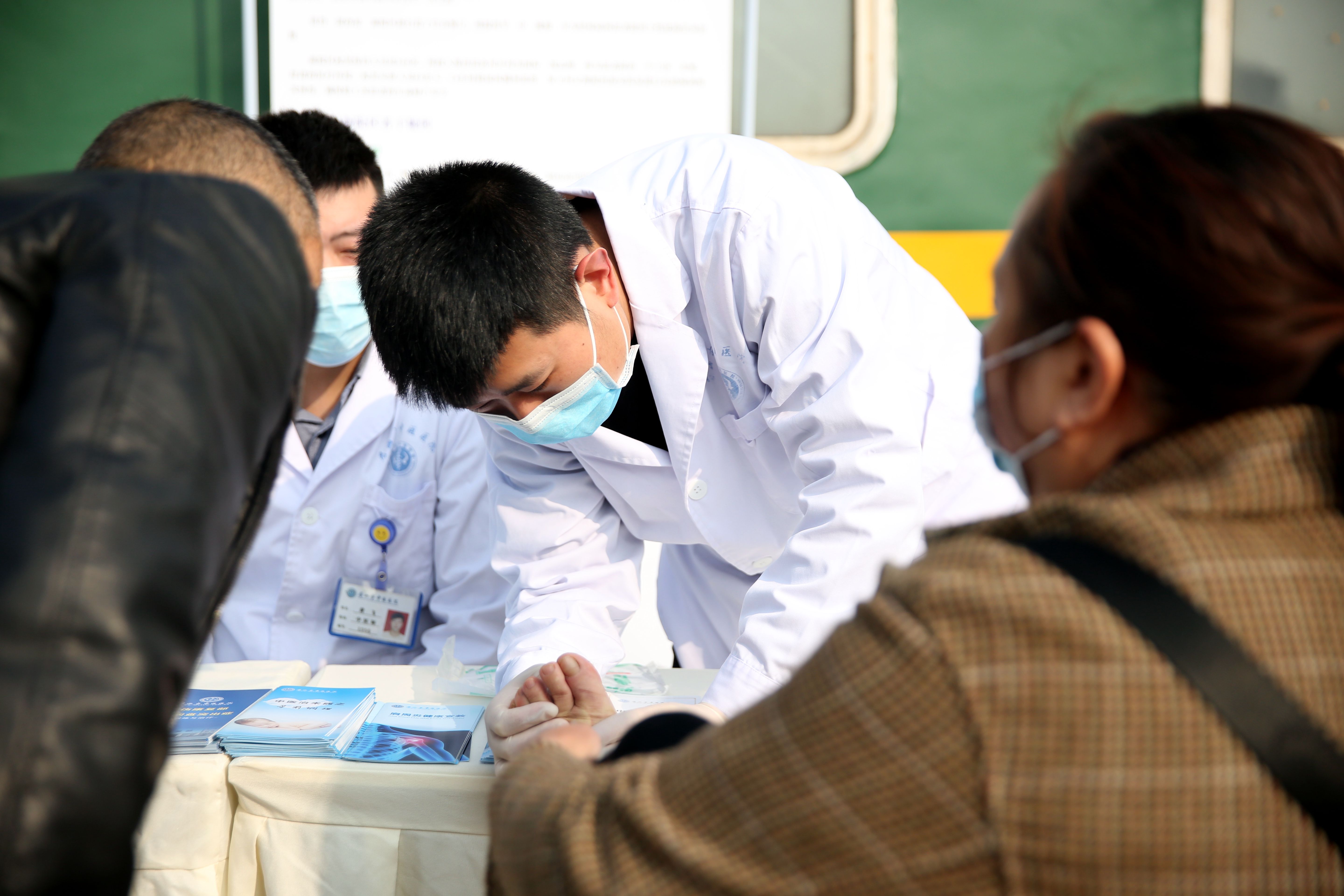 眉山市中医医院为「寻美乡村·春游眉山」大型乡村旅游季活动提供全程医疗支持