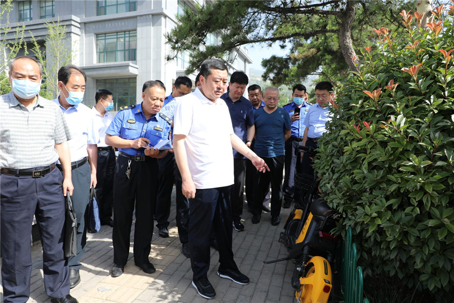 泰安市城市管理局 图片新闻 局党组书记,局长吕桂平现场督导检查城市