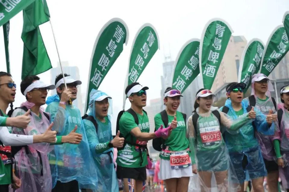 2021青岛国际马拉松鸣枪开跑，青啤人以青春和激情扮靓“中国最美赛道”