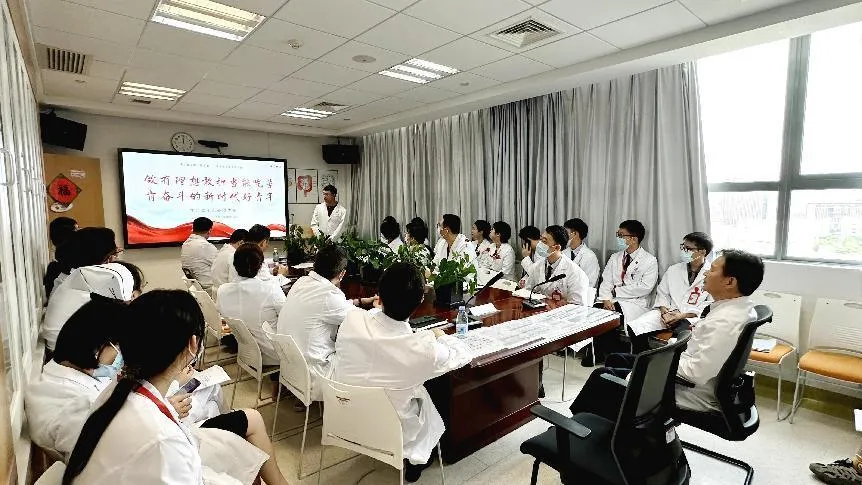 會(huì)議現(xiàn)場-消化醫(yī)學(xué)黨支部.png
