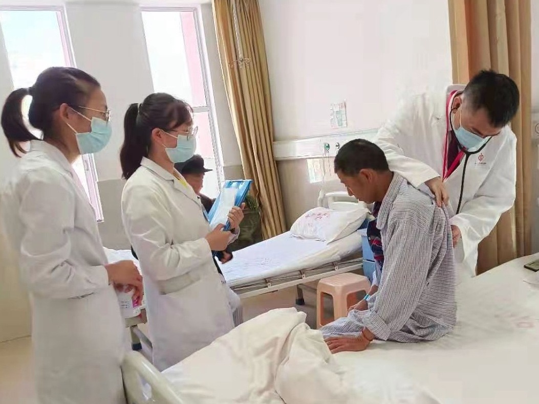 林夏鸿教授查房.jpg