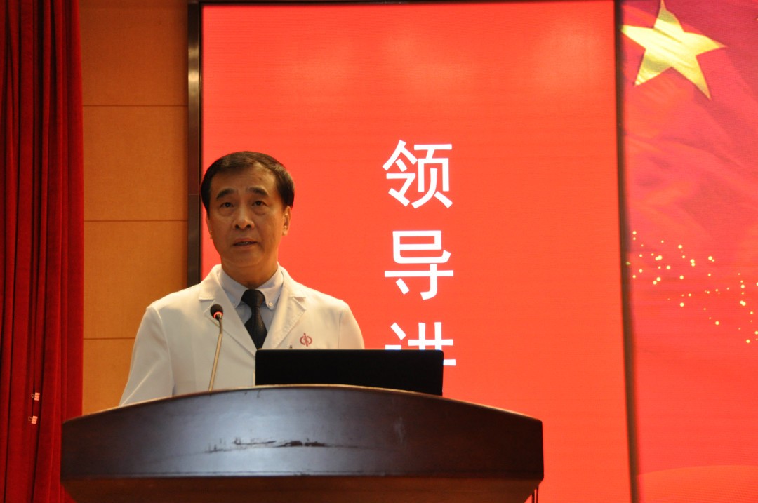 10-何院長講話.jpg