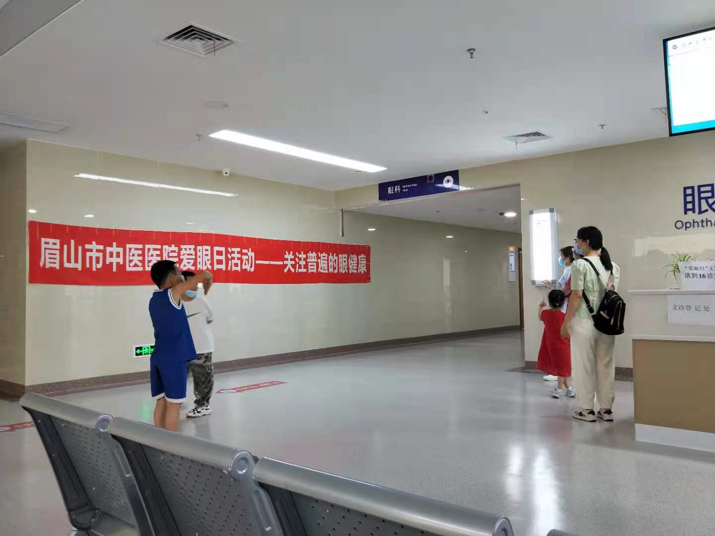 「爱眼日、光明行」——高人气的义诊活动长这样