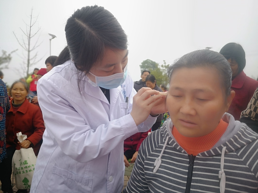 家门口的义诊活动：一个字，暖！