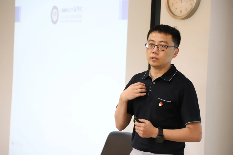 【第十一届“教书育人标兵” 】王少飞：授业传教 致知力行