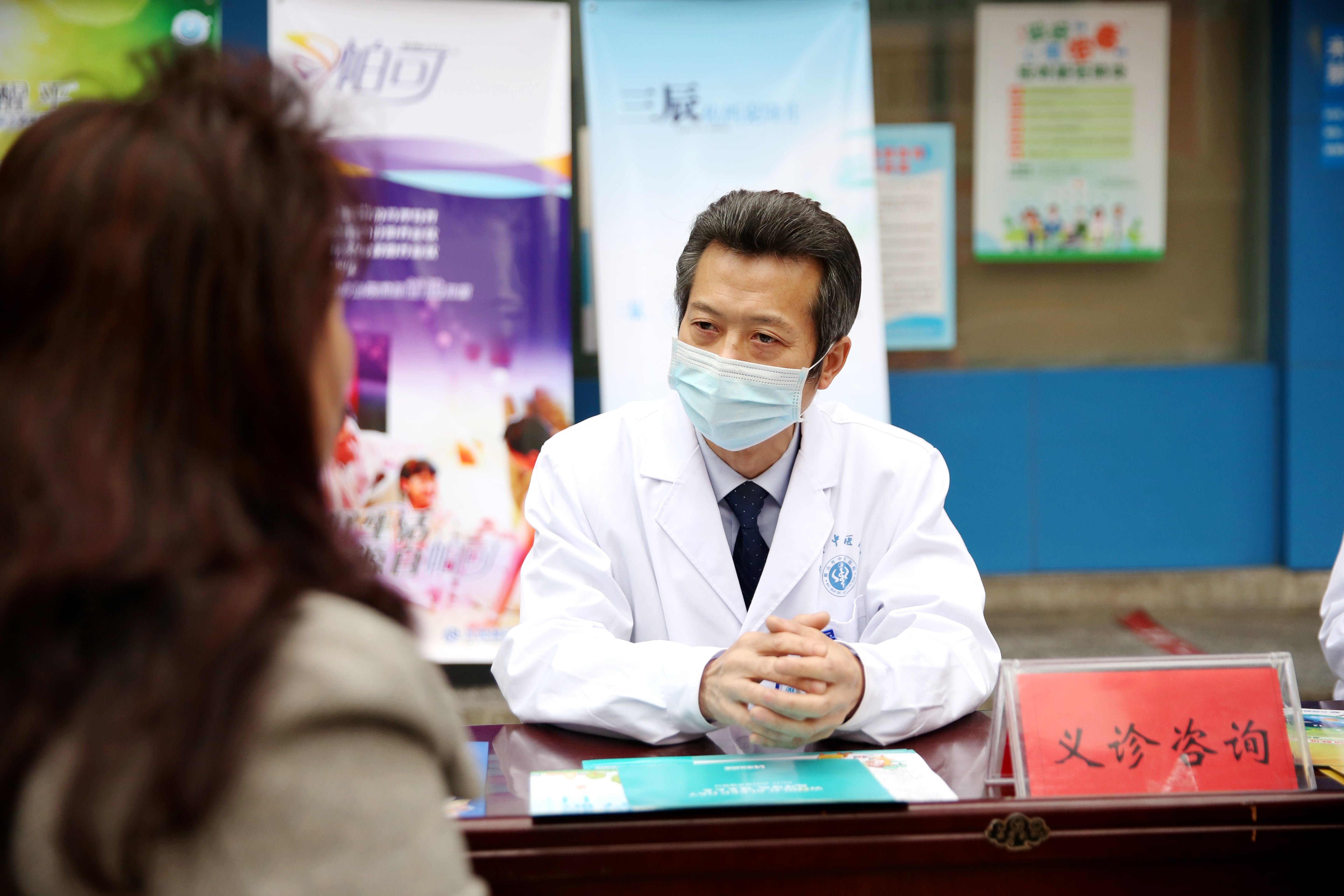 眉山市精神卫生中心举办 2021 年世界睡眠日义诊宣传活动