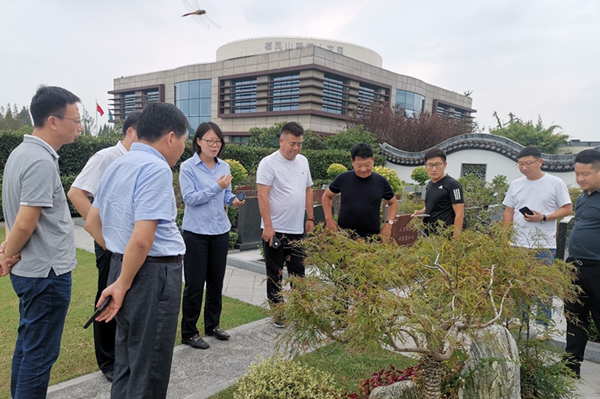 江苏省连云港市民政系统领导一行考察常州栖凤山