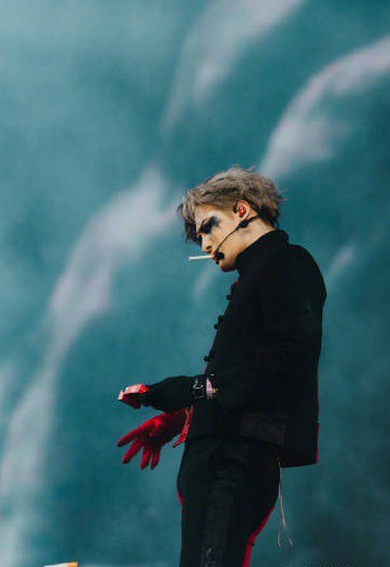 王嘉尔科切拉第二周舞台表演封面图