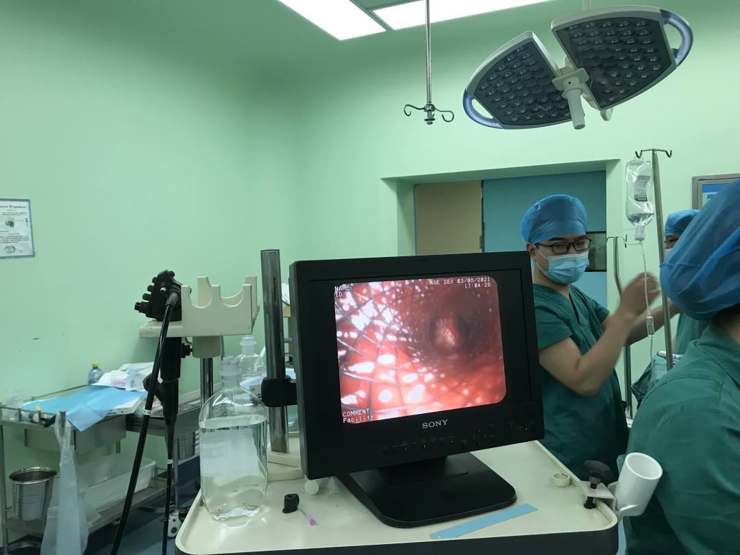 牛！眉山市中医医院成功完成眉山市首例软镜引导下 Y 型覆膜支架置入