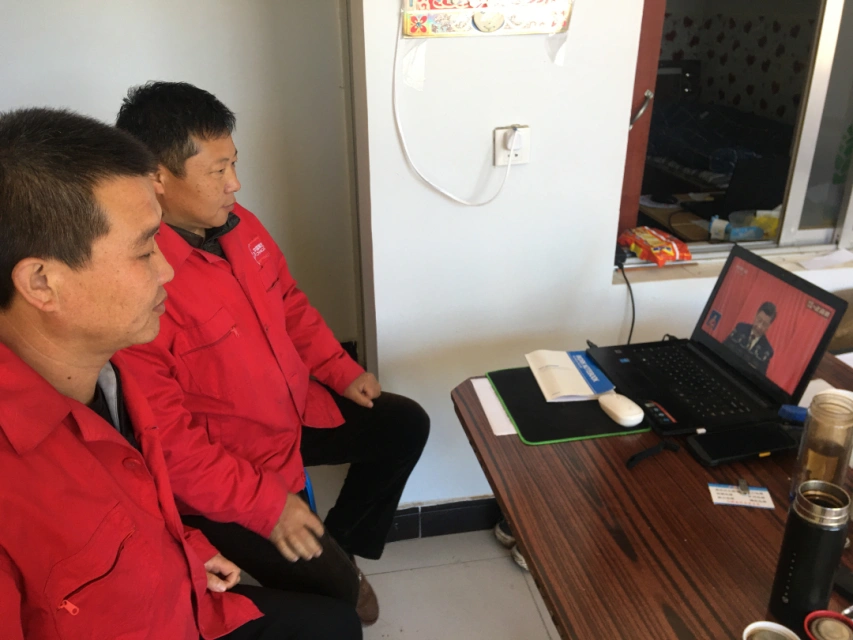 一二九公司内蒙古井筒检查孔工程项目部统战人士观看二十大.jpg