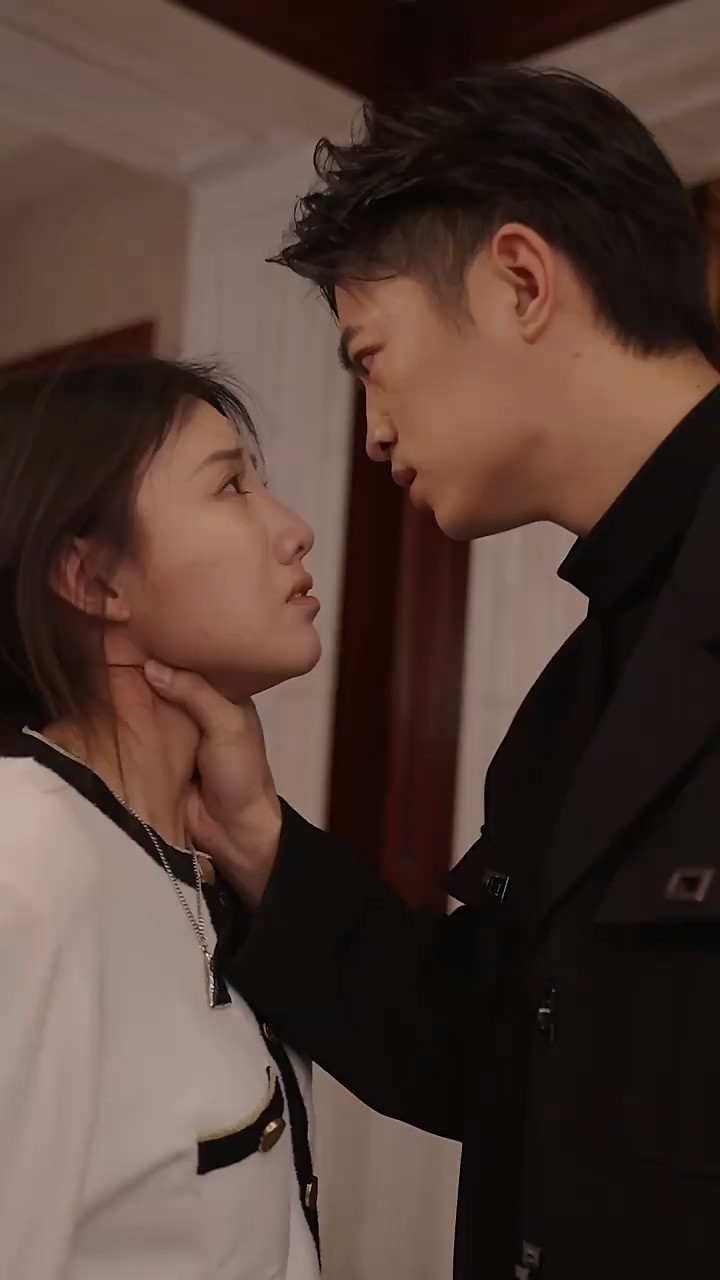 白少的魔女娇妻封面图