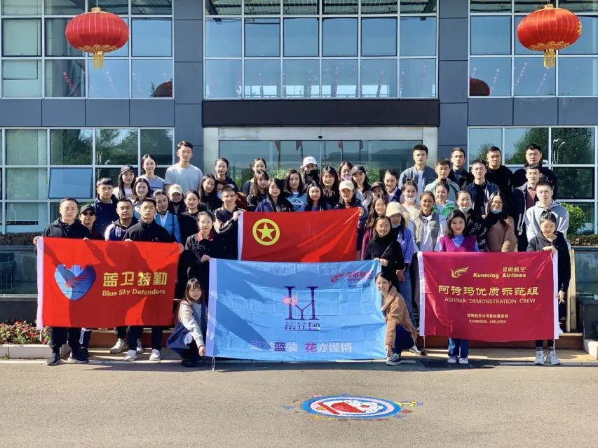 赣州机场召开退休党员欢送会