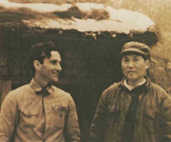 1936年，毛泽东与斯诺在陕北合影.jpg