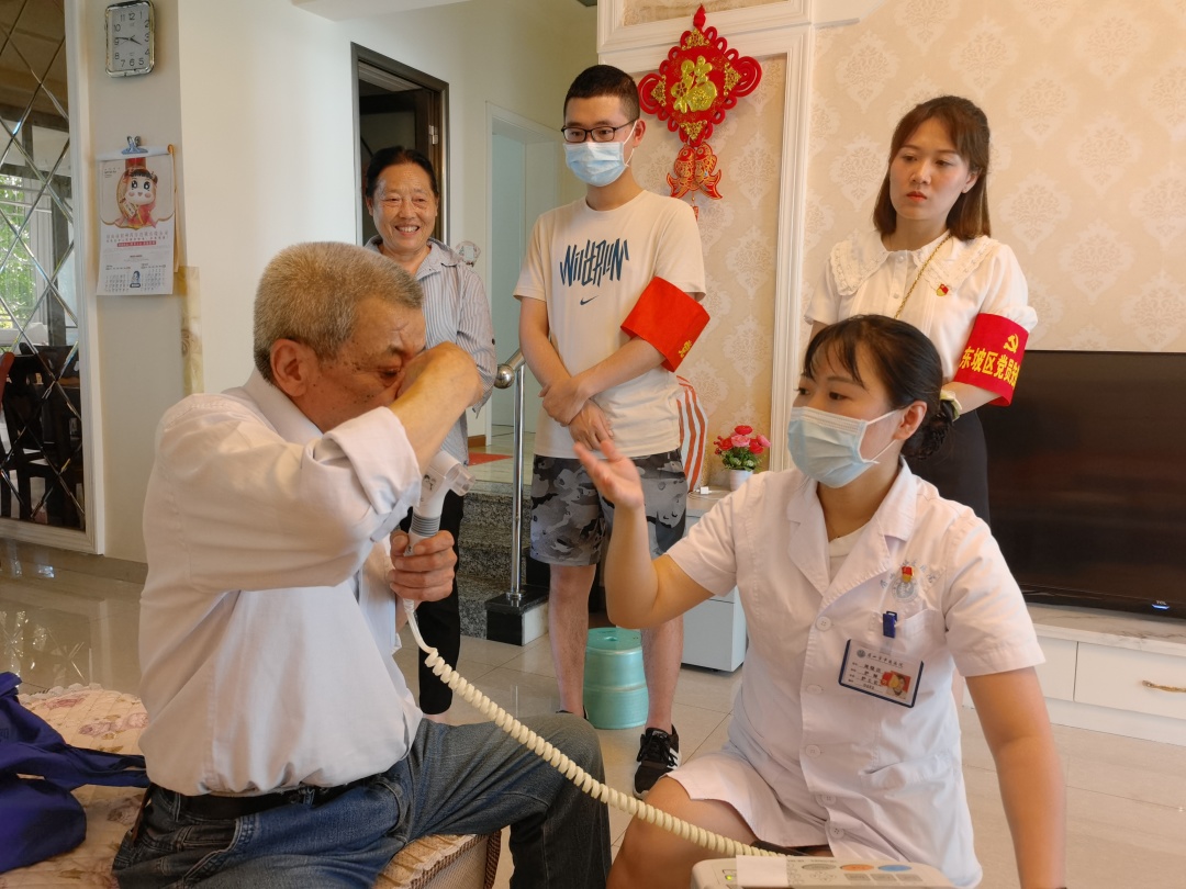 情暖老党员，心系夕阳红——眉山市中医医院健康义诊「走」上门