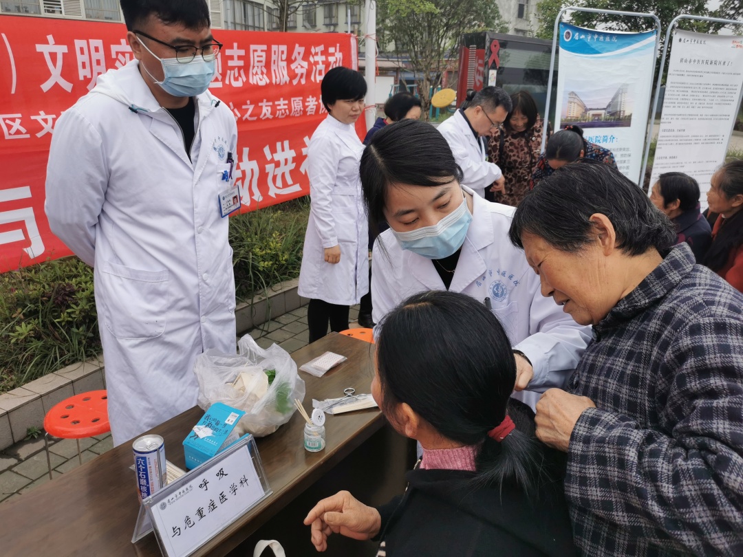 家门口的义诊活动：一个字，暖！