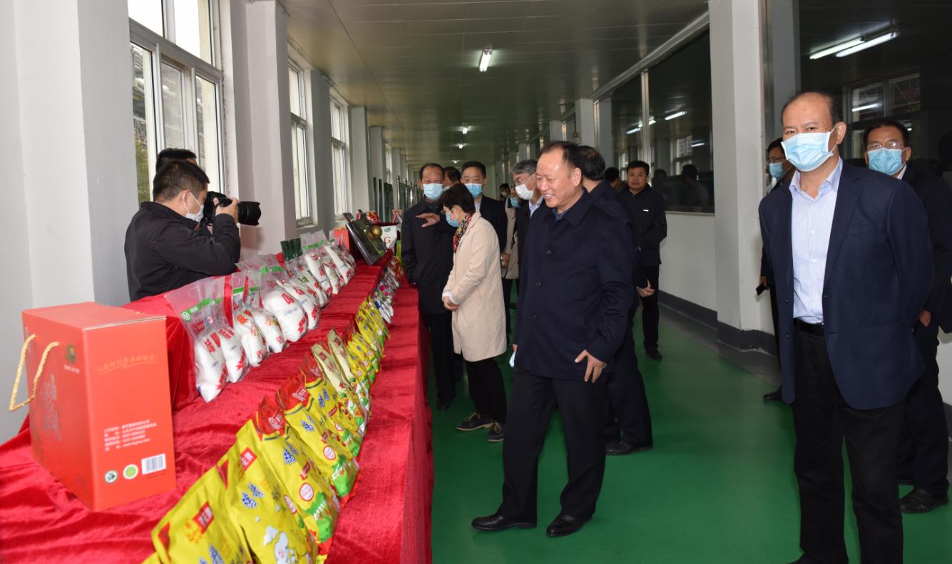 江保安董事长介绍生产经营,进出口业务开展情况杨玉岭总经理汇报菱花