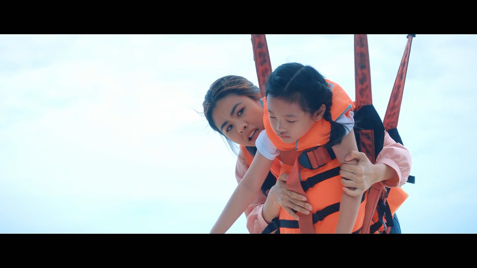 2022越南喜剧《不怕孩子摔倒》HD1080P.越南语中字截图