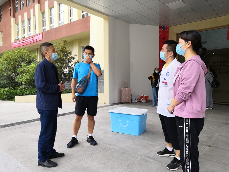 我院党委委员赴茂县看望慰问驻村干部和对口支援医务人员(图3)