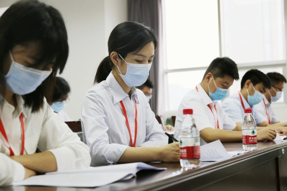 25 工会选举 谢华拍摄于6月10日，工会换届选举现场.JPG