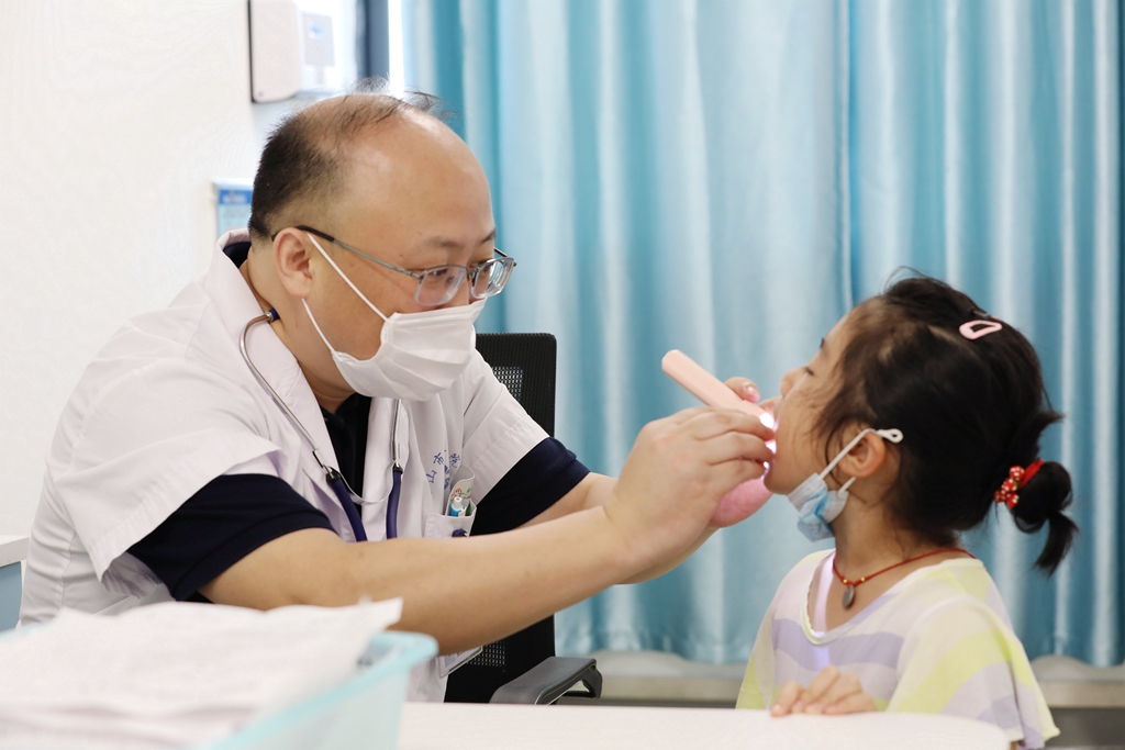 医者父母心家长眼里的儿科医生万光平