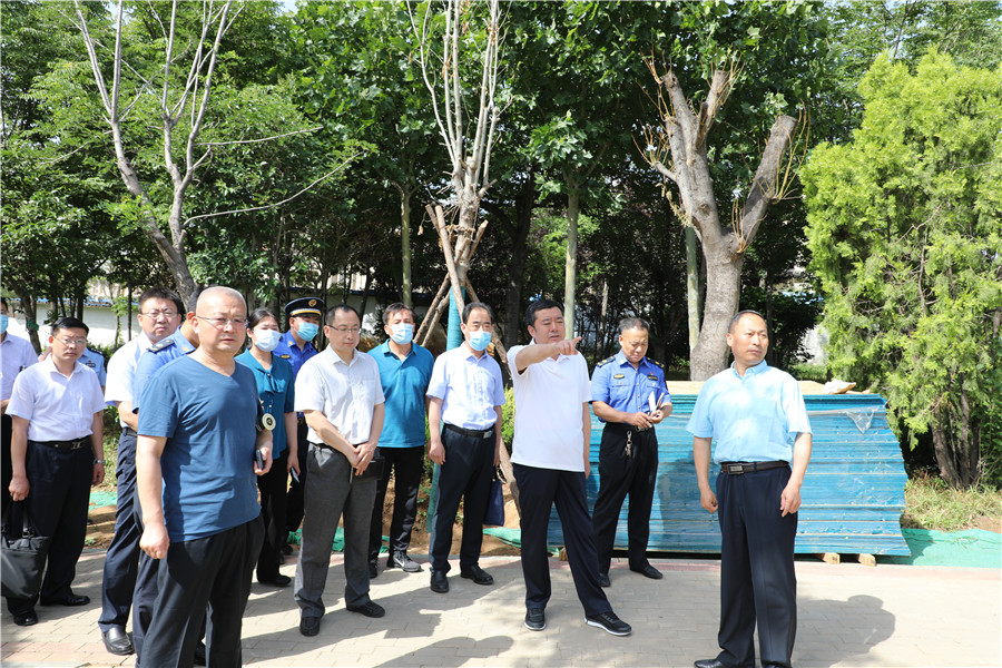 泰安市城市管理局 图片新闻 局党组书记,局长吕桂平现场督导检查城市