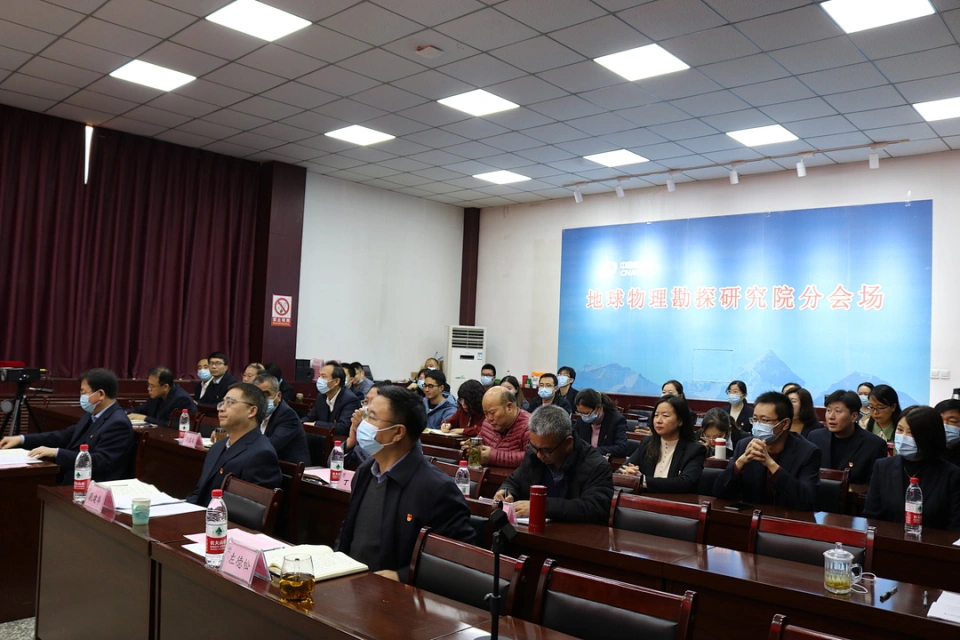比赛现场照片侧2.JPG
