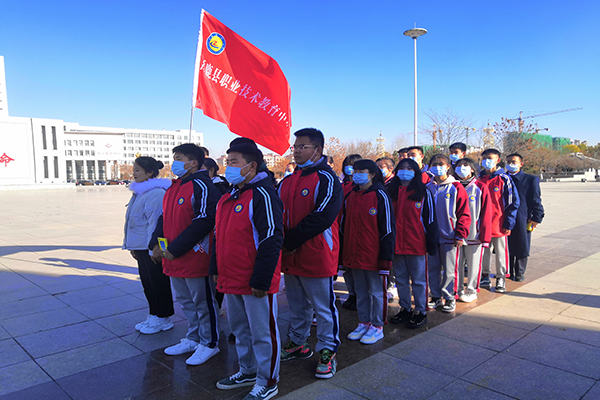 心情愉悦,幸福满足,集合回校.jpg
