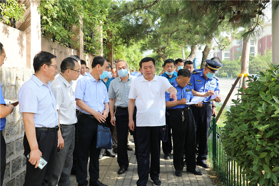 泰安市城市管理局 图片新闻 局党组书记,局长吕桂平现场督导检查城市