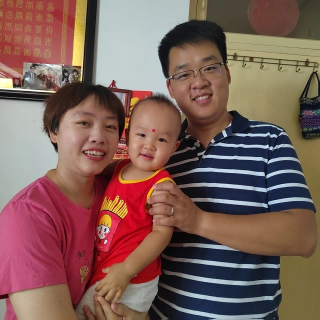 三口合影.jpg