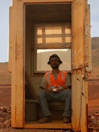 底层世界封面图