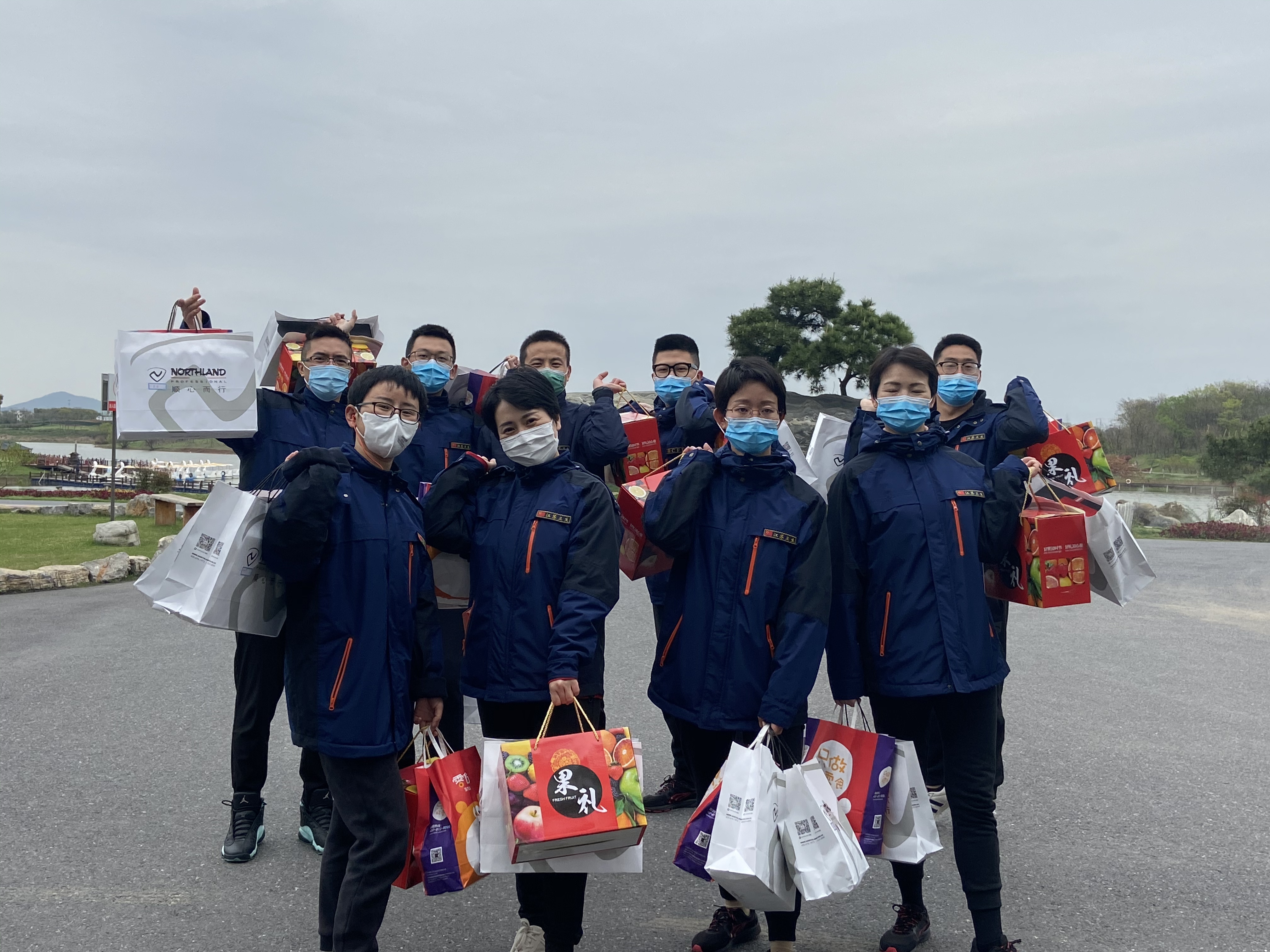 院领导到驻地慰问集中隔离休养的支援黄石医疗队员