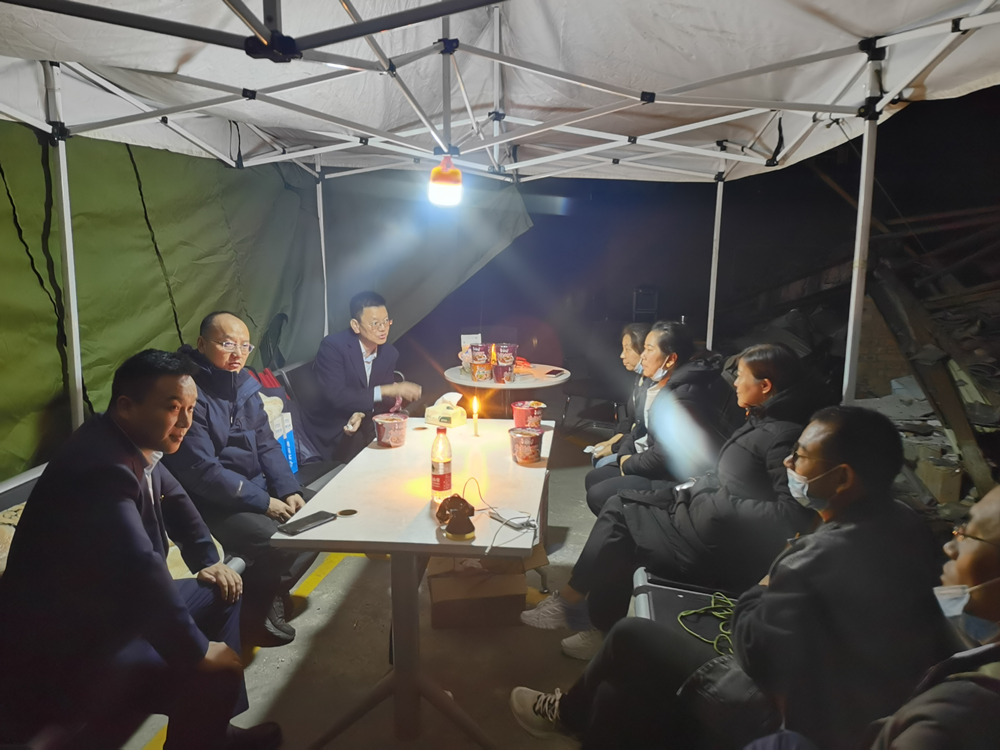 甘孜農商銀行連夜召開抗震救災金融服務工作緊急部署會議.png