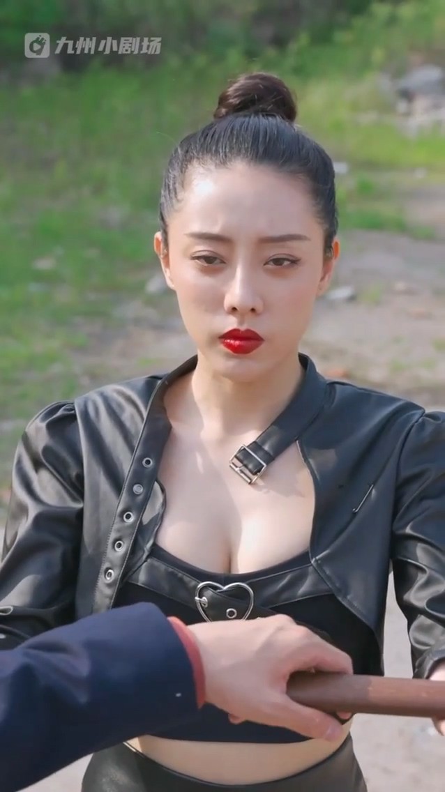 冰山总裁赖上我封面图