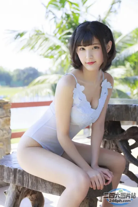 Arafed 亚洲妇女坐在长凳上，手里拿着一本杂志