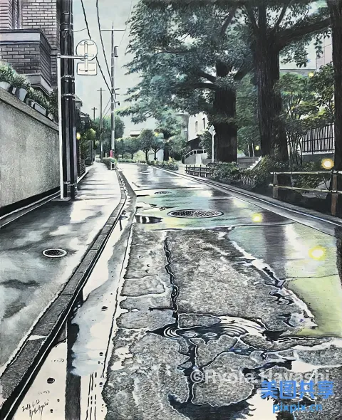 画一条街道，人行道上有一滩水
