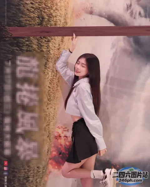 有个女人站在墙前