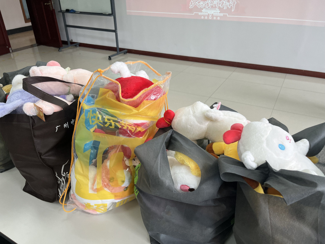 广东亨通开展学雷锋旧衣回收捐赠活动 (4).jpg