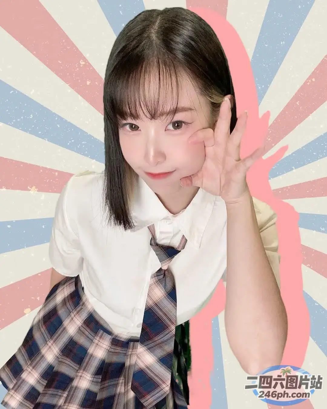 有一个穿着校服的年轻女孩摆姿势拍照