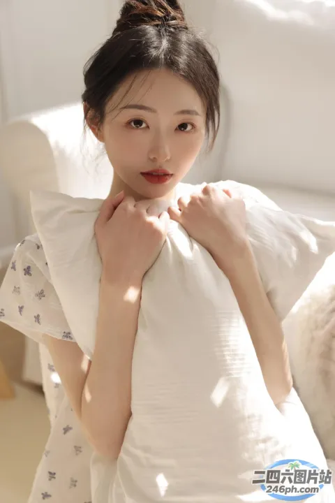 有个女人躺在床上