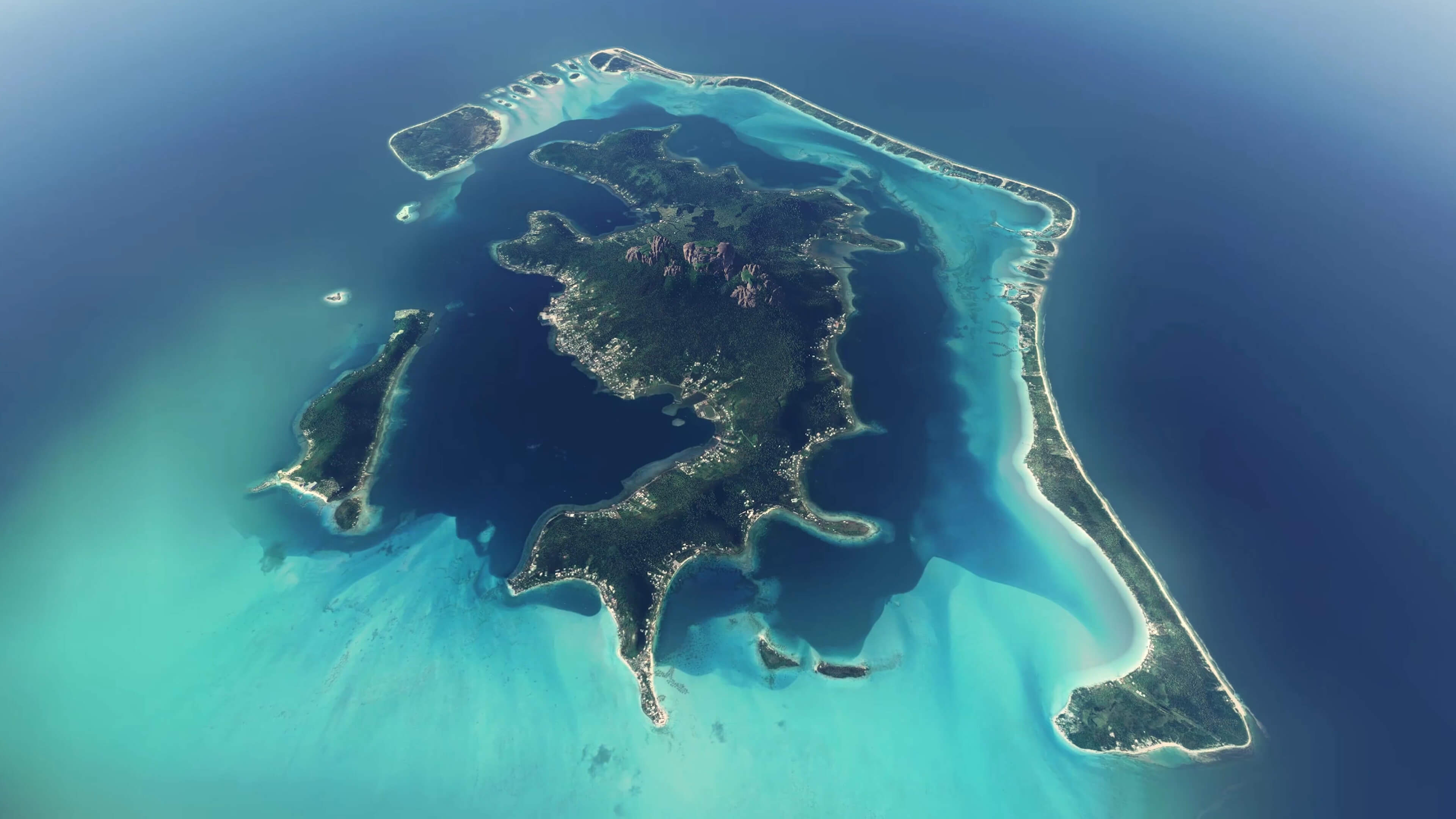 海洋中央小岛的鸟瞰图