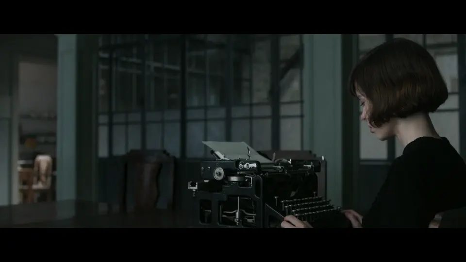 2024西班牙悬疑《红色圣女》HD1080P.西班牙语中字截图