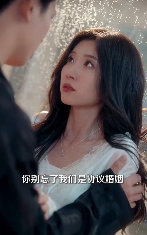 漂亮后妈甜翻全家封面图