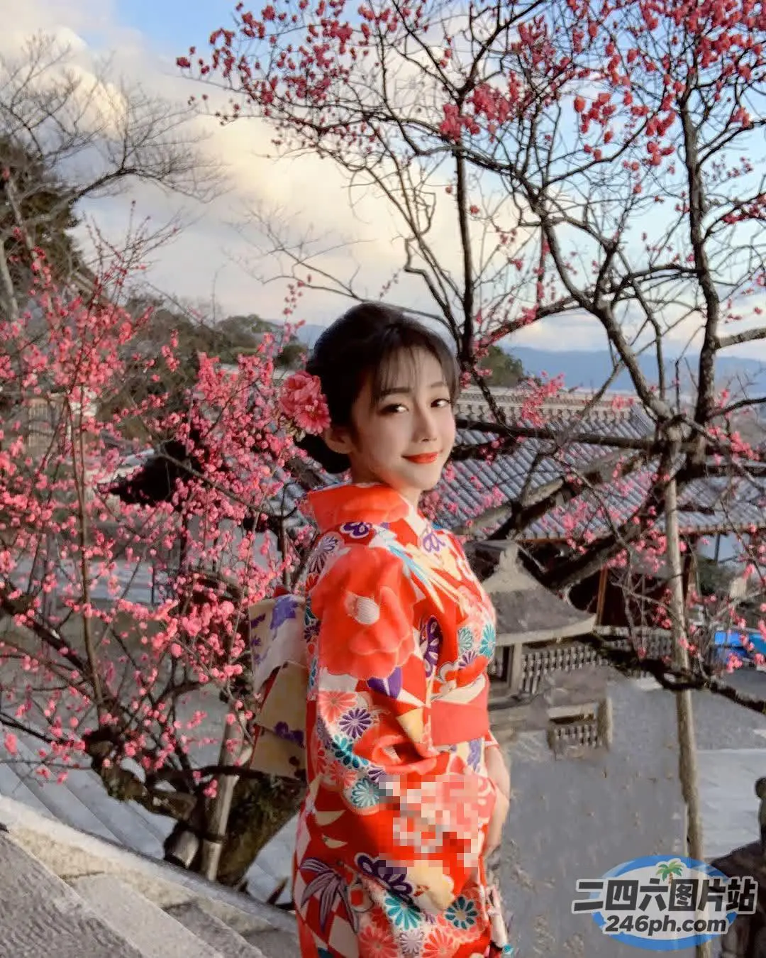 身着和服的 Araffe 站在窗台上，背景是一棵树