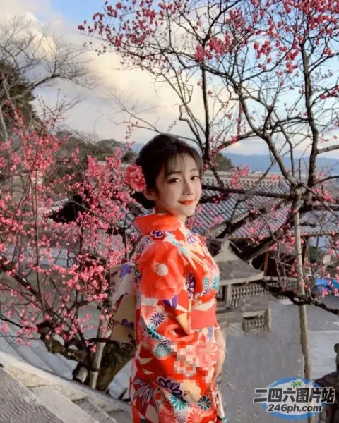 身着和服的 Araffe 站在窗台上，背景是一棵树