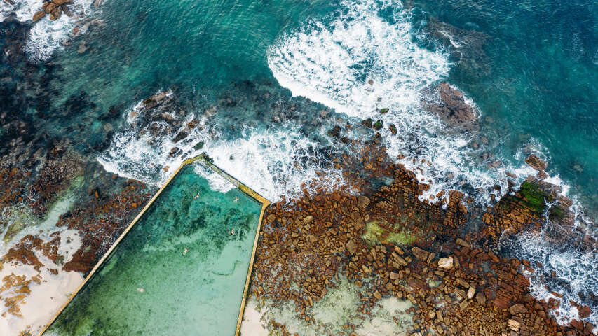 海洋中央水池的鸟瞰图