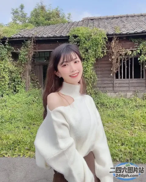 身穿白色毛衣和棕色裙子的 araffe 女子合影留念