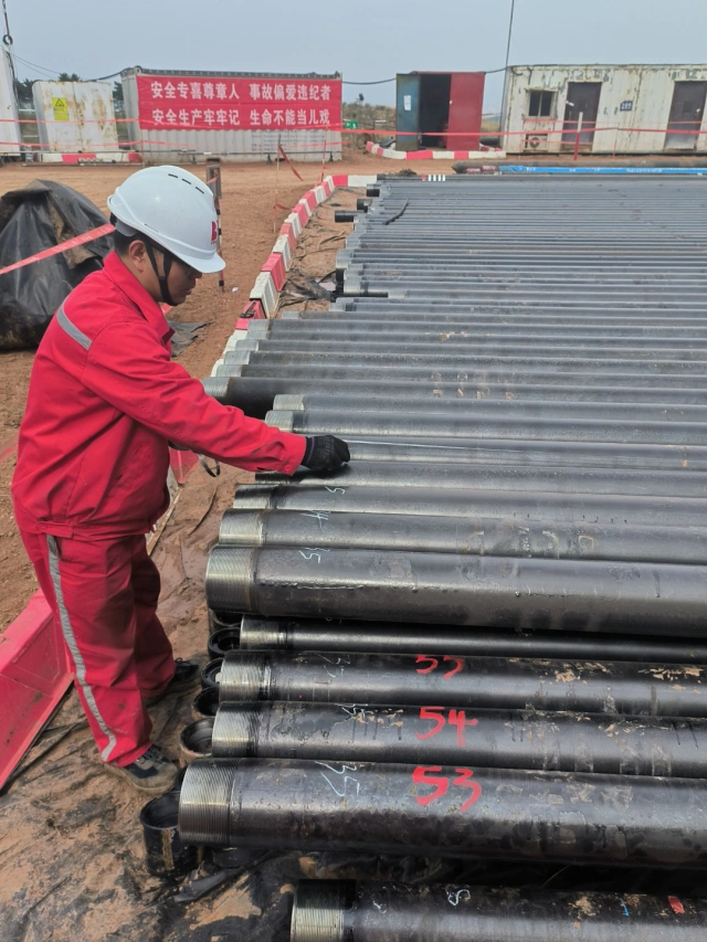 亚美大陆煤层气有限公司马必区块钻井施工现场 (3).jpg