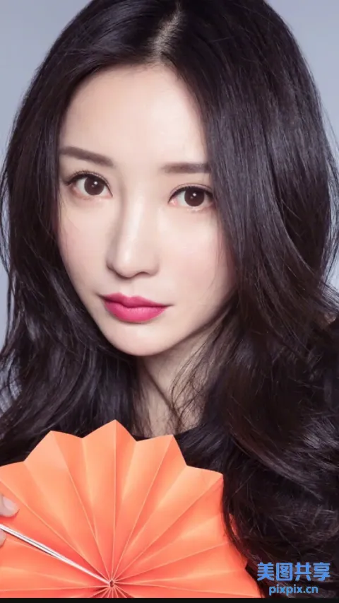 阿拉夫 黑发长发拿着扇子的亚洲女人