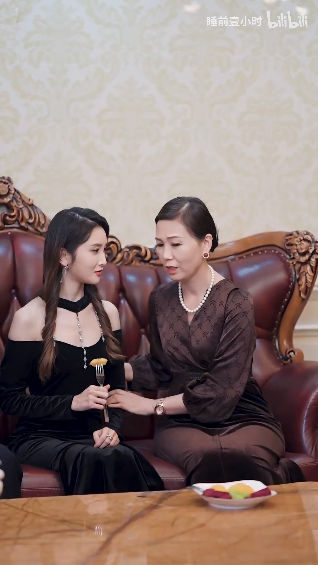 穿成了团宠文里的假千金封面图